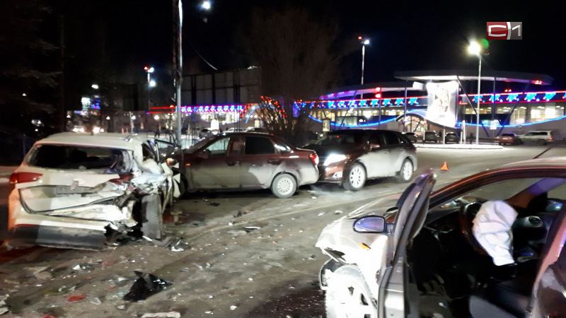Массовое ДТП произошло сегодня ночью в Сургуте. ФОТО