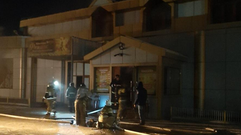 Ночью в Нефтеюганске произошел пожар в банном комплексе