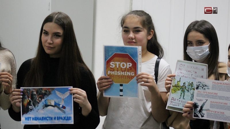 В Сургуте полицейские напомнили студентам о наказании за ксенофобию