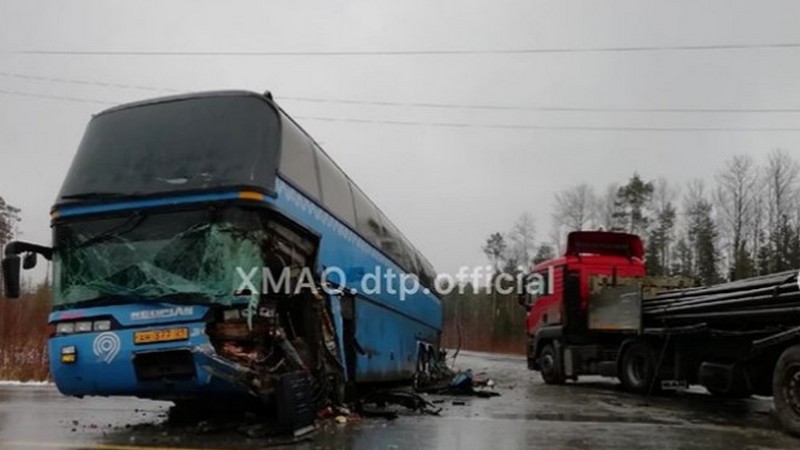 Крупное ДТП на трассе Югры: автобус из Омска столкнулся с грузовиком