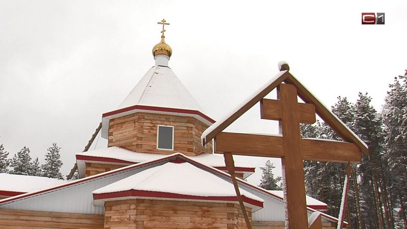 На здание нового храма в Лямина установили купол