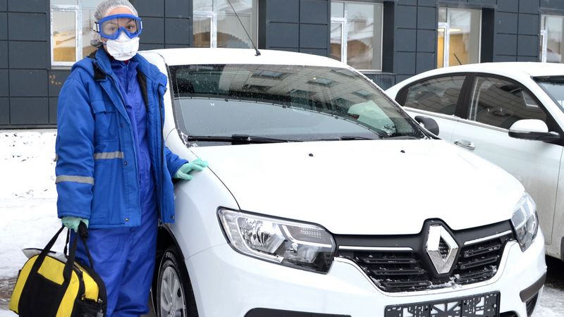 Депутат Ирина Урванцева купила автомобиль для сургутской поликлиники