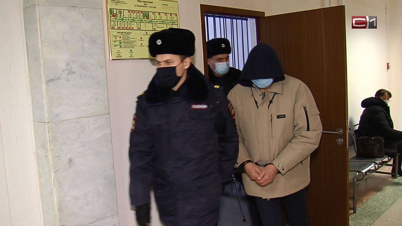Врача травмцентра Сургута, обвиняемого во взятке, доставили в суд
