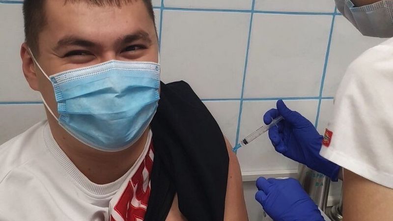 В четырех поликлиниках Сургута началась вакцинация от COVID-19