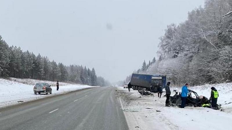 Югорчанин погиб в страшной аварии на трассе в Свердловской области