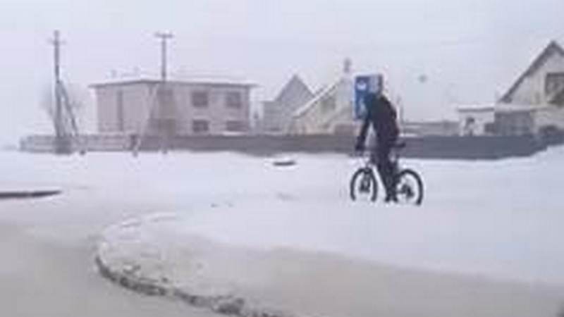 Югорчане катаются на велосипедах в 40-градусный мороз. ВИДЕО