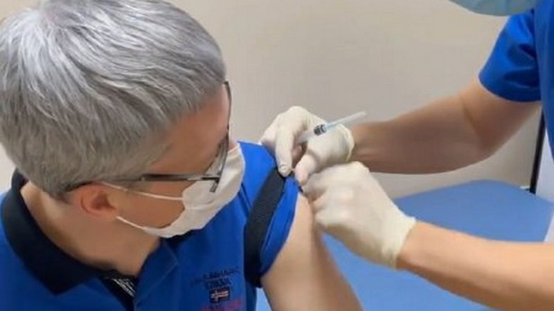В Югру завезли еще партию вакцины от COVID, а глава депздрава привился повторно