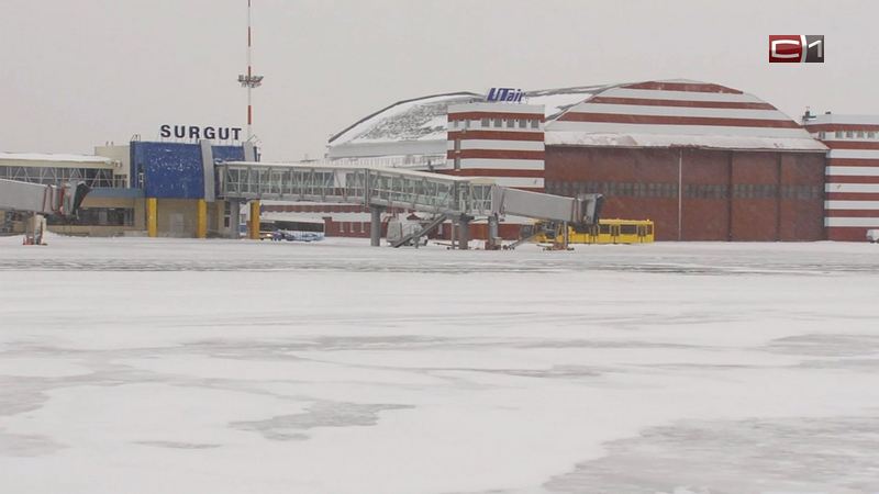 Рейс Utair из Сургута задержан из-за повреждения фюзеляжа самолета