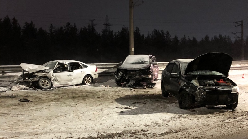 Массовая авария в Сургутском районе: четверо пострадавших, в том числе подросток