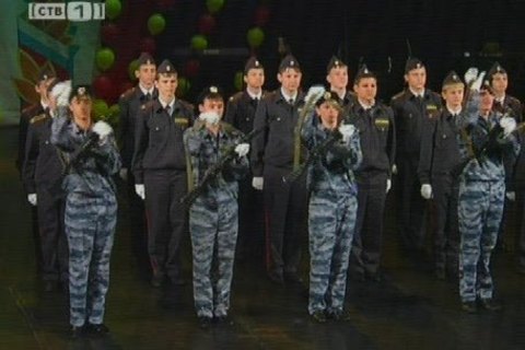 Сургутских милиционеров поздравили с праздником