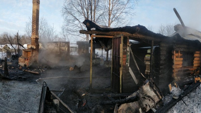 В Нижневартовске при пожаре в дачном доме погиб мужчина