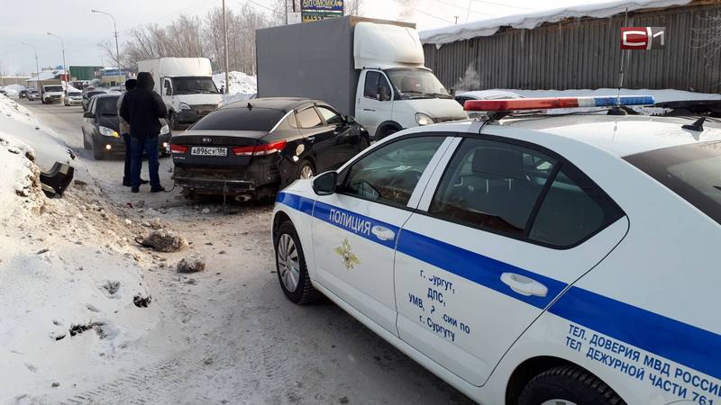 Авария на Щепеткина в Сургуте спровоцировала пробку в утренние часы