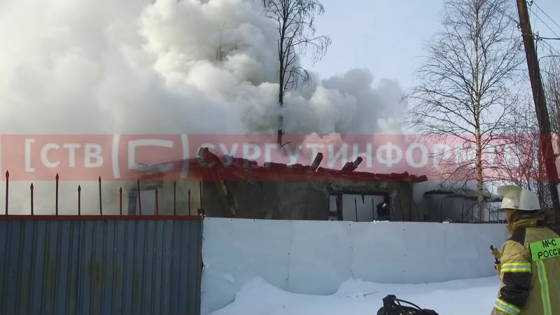Появилось видео с места пожара в Сургуте, в котором погибли двое детей