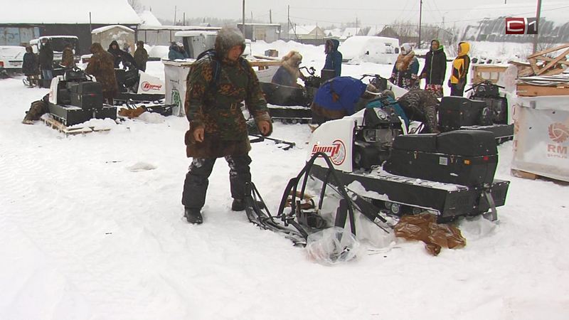 В Русскинской коренные жители получили новые снегоходы от Сургутнефтегаза