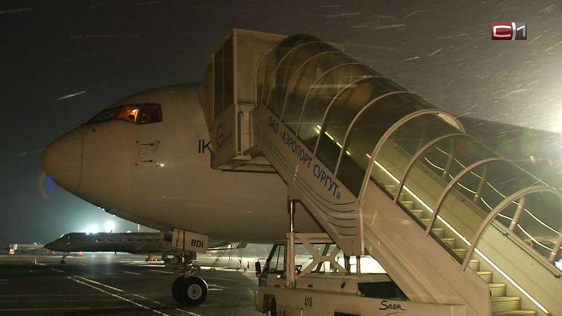 Пьяный пассажир устроил дебош прямо на трапе самолета в аэропорту Сургута