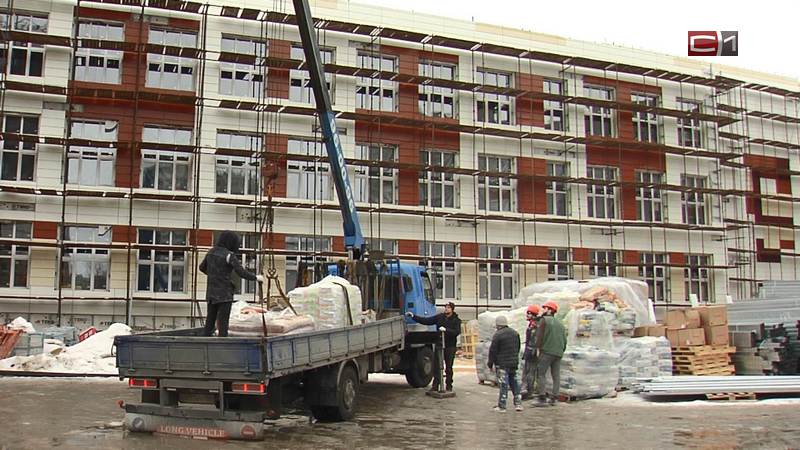 Готова наполовину: в Сургуте до конца года года откроется новая школа в 33 мкр
