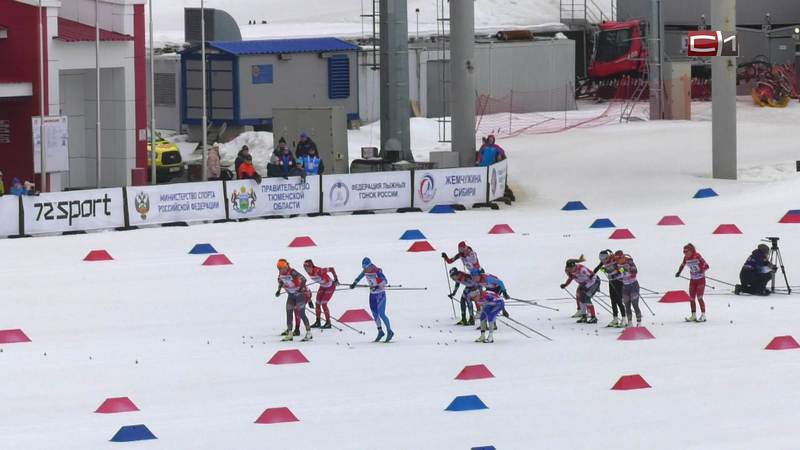 Владимир Якушев наградил победителей эстафеты ЧР по лыжным гонкам в Тюмени