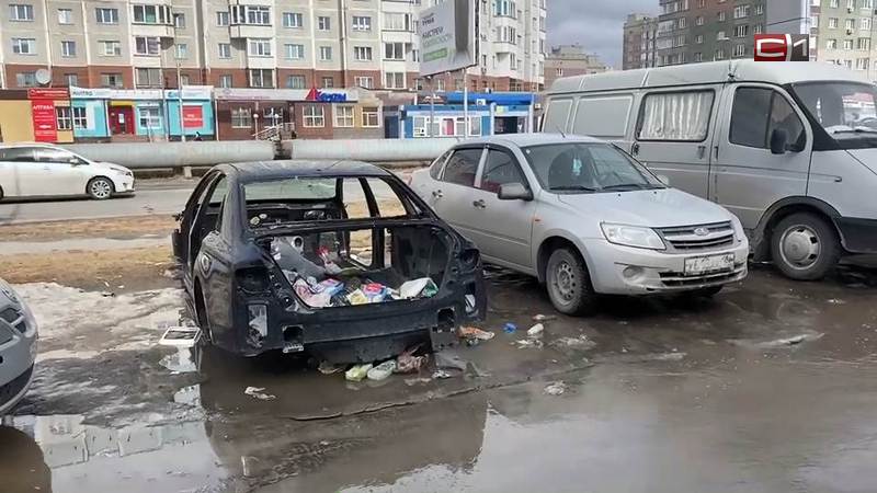 В мэрии Сургута рассказали, как избавиться от брошенных авто во дворе