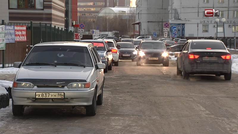 А тротуар будет? Жители Сургута боятся дороги до городской поликлиники