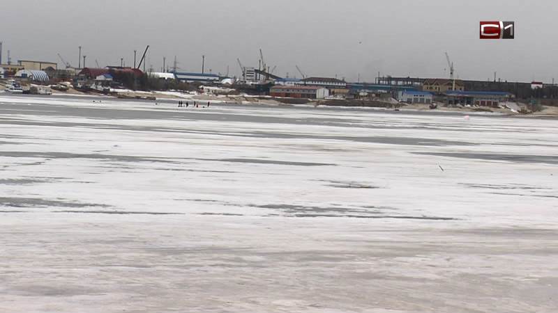 Спасатели взрывают лед на реках Югры