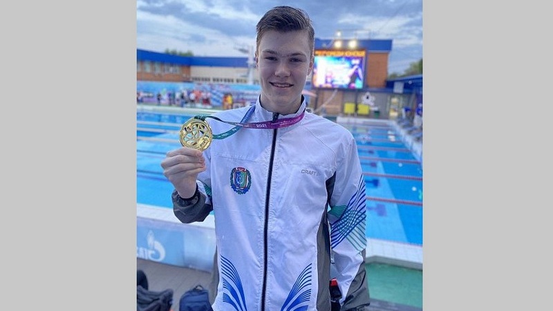 Сургутянин завоевал «золото» на первенстве России по плаванию