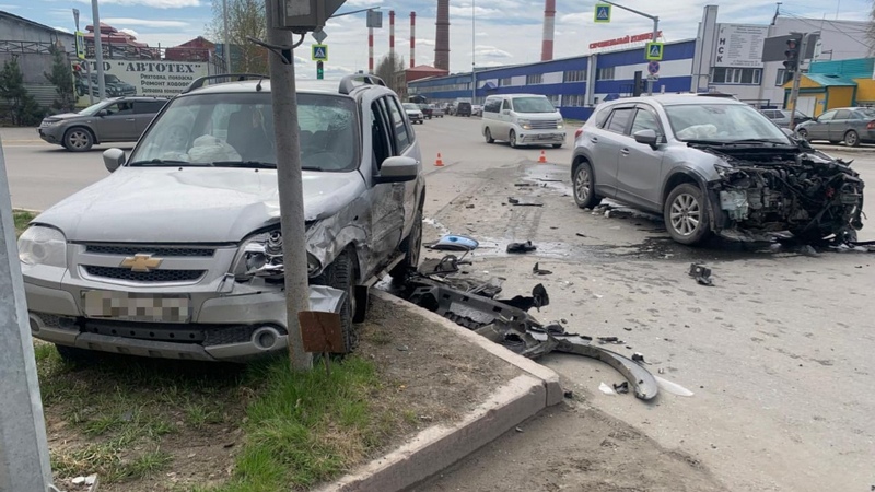 Двое водителей пострадали в ДТП в Югре