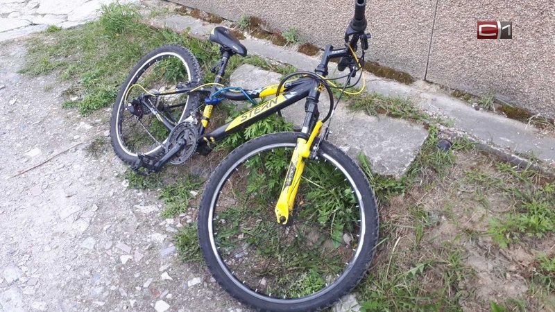 В Сургуте 12-летняя девочка на велосипеде столкнулась с легковушкой