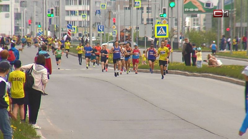 Личные рекорды и победы: более 500 горожан пробежали полумарафон в Сургуте