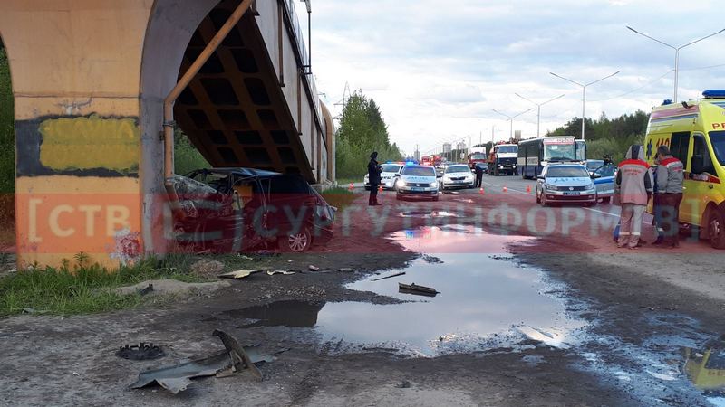 Смертельное ДТП в Сургуте: легковушка влетела в опору моста. ФОТО