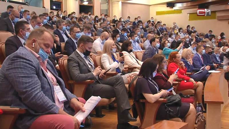 Владимир Якушев поприветствовал участников Международного IT-форума в Югре