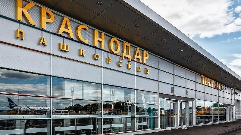 Летать опасно? Носят ли маски в аэропорту Краснодара. ФОТО