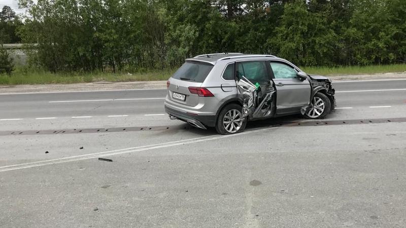В Сургутском районе водитель сбил стоявшего на парковке пешехода