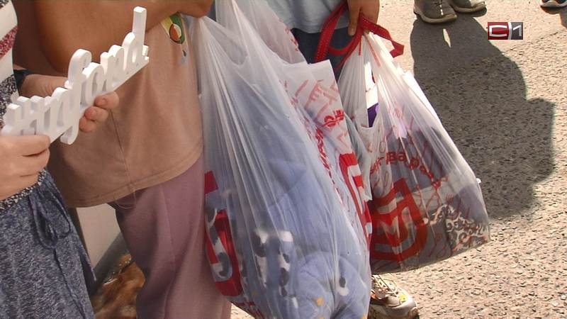 В Сургуте организовали сбор помощи для нуждающихся — вещи несли тюками