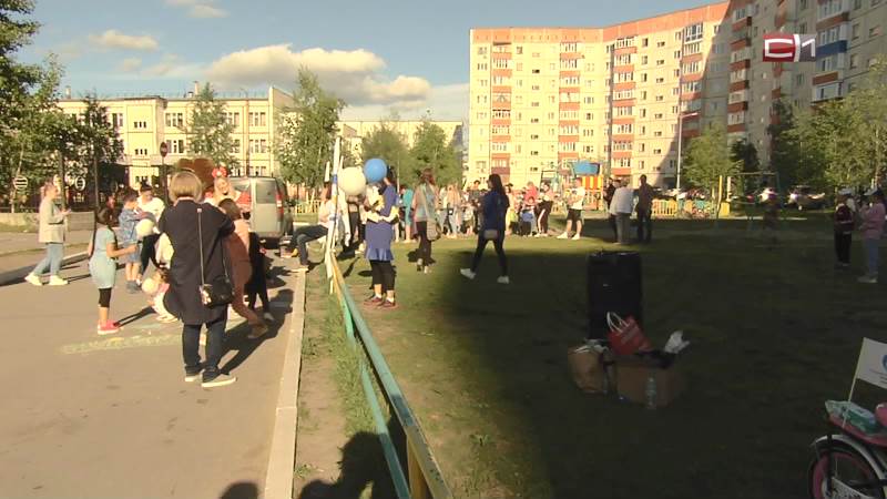 Благотворительный фонд в Сургуте устраивает для детей "праздники во дворе"