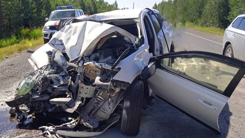 Смертельное ДТП в Югре: «Тойота» врезалась в стоящий КамАЗ