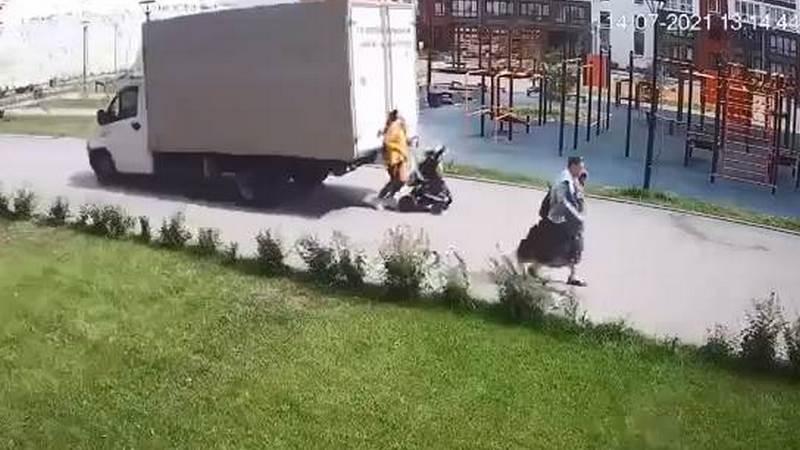 Жуткое ДТП в Тюмени: под колеса «Газели» попала мама с двумя малышами