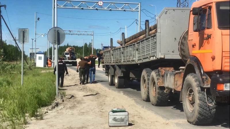 В Югре задержали двоих подозреваемых в краже труб с нефтяного месторождения