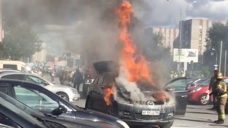 В Сургуте сгорел легковой автомобиль — уже второй на этой неделе