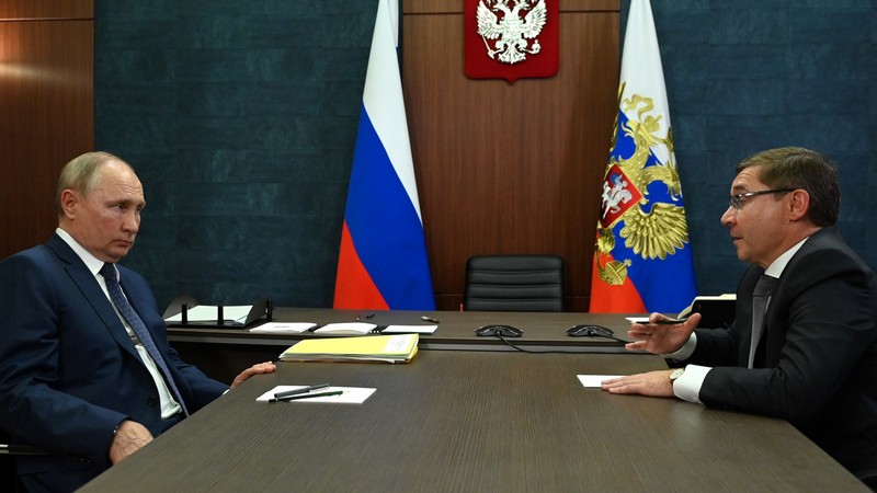 Президент России провел рабочую встречу с полпредом в УФО