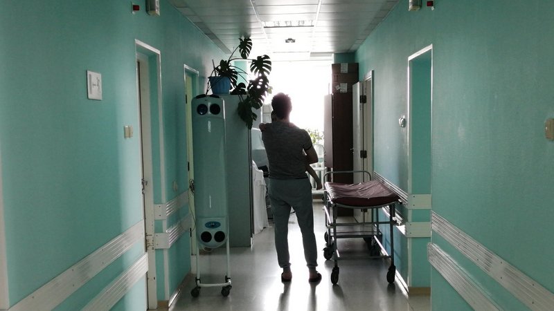 В Сургутской травмбольнице идет на поправку ребенок после падения с 4 этажа