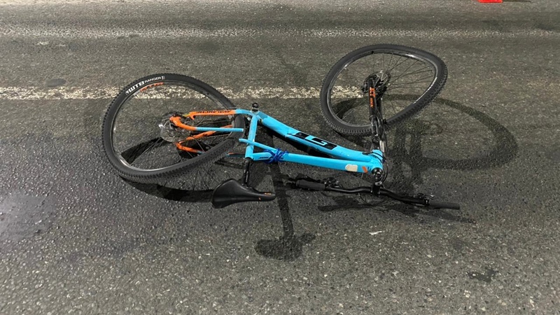В Сургуте на перекрестке сбили велосипедиста — мужчина скончался