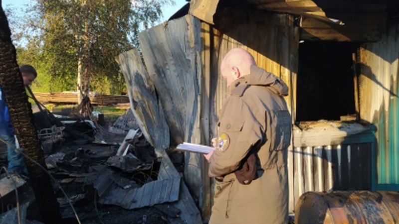 Отец с сыном погибли при пожаре в доме в Ханты-Мансийском районе