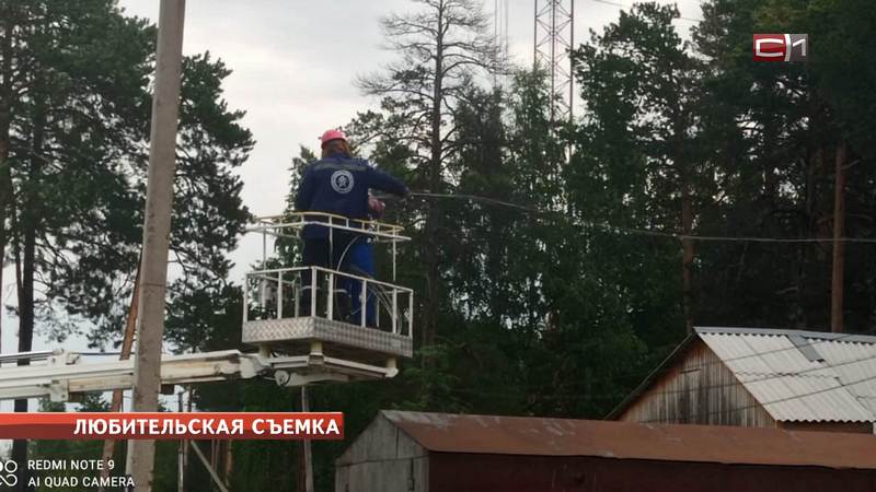 В Сургутском районе жители поселка остались без света из-за грозы