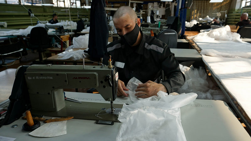 Спрос югорских медучреждений на одежду от заключенных местных тюрем растет