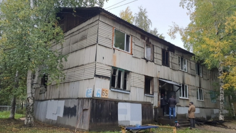 Два человека погибли при пожаре в жилой двухэтажке в Нефтеюганске
