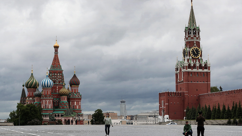 Десятки человек: в Кремле рассказали о болеющих COVID в окружении Путина