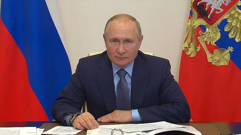 Путин поручил главам регионов запретить ночную работу клубов, кафе и ресторанов
