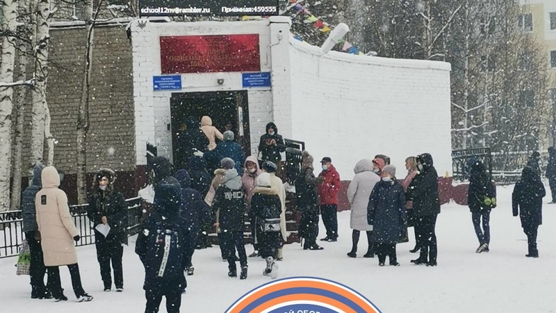 В школе Нижневартовска распылили газовый баллончик - здание эвакуировали