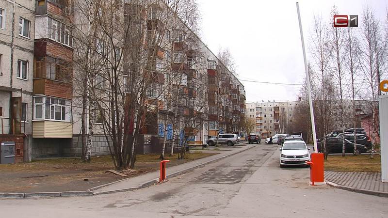  Шлагбаум раздора: в Сургуте жители соседних домов не могут поделить дорогу