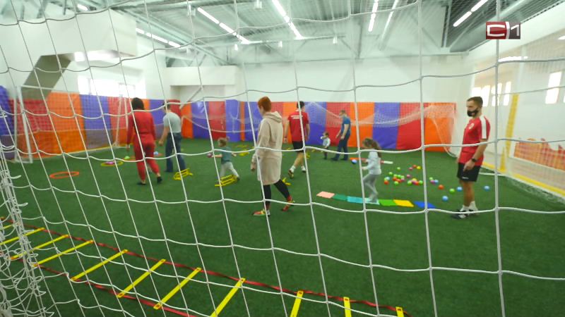 Игры в мяч и не только: чему научат в академии футбола в Сургуте